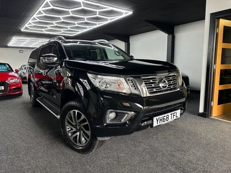 Black Used 2019 Nissan Navara Tekna Pickup | £14,995 (Good price) - Image 1/4