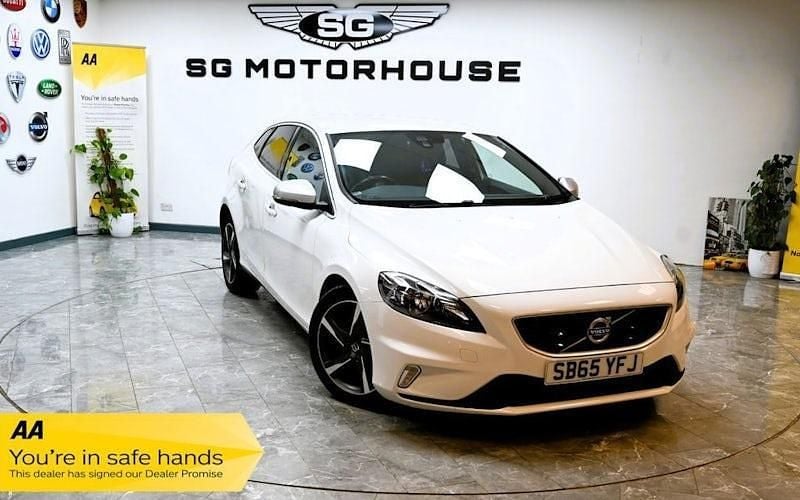 Used 2019 Volvo V40 R-Design Hatchback | £7,495 (Super price) - Image 1/4
