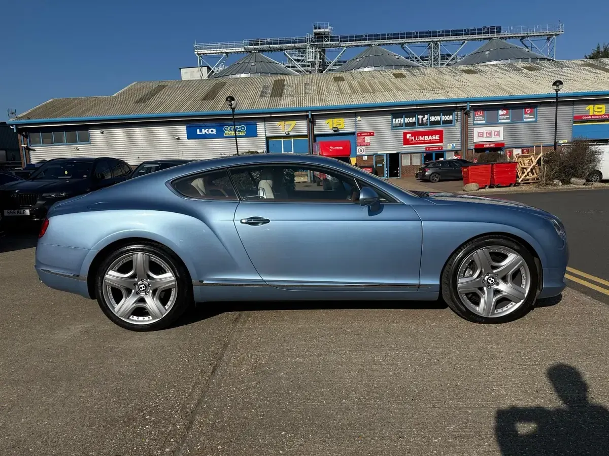 Used Bentley Continental Mulliner 575 HP (422 kW) 2012 Blue Coupe