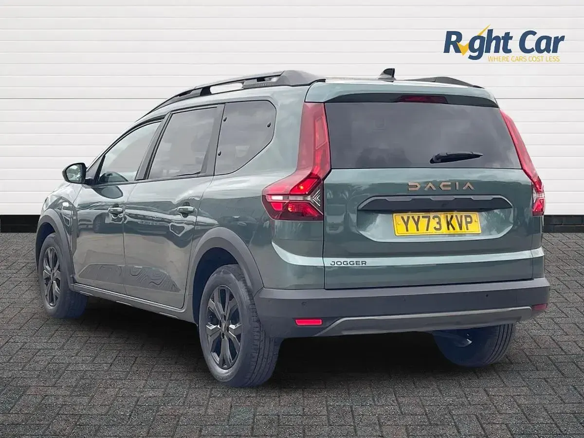 Used Dacia Jogger Extreme 110 HP (80 kW) 2024 Green MPV