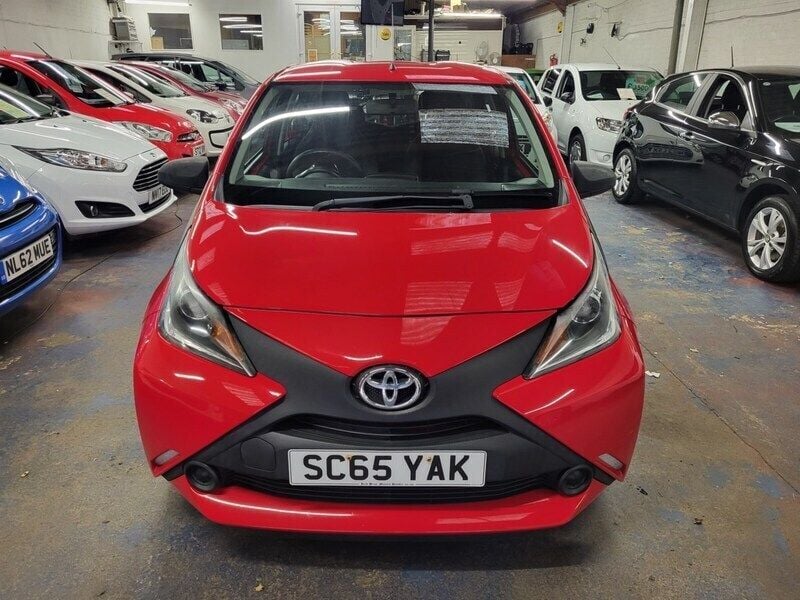 Red Used 2015 Toyota Aygo Hatchback | £5,650 (Fair price) - Image 1/4