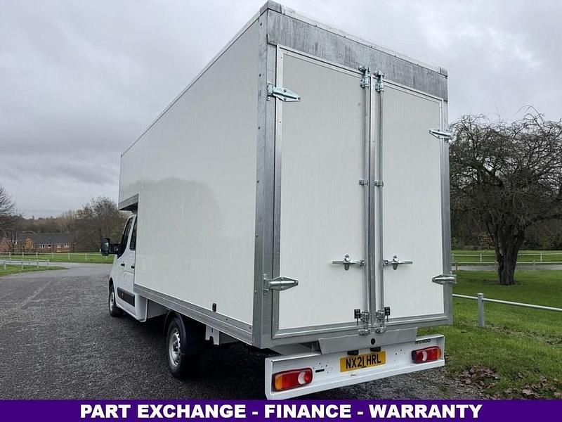 Used Nissan NV400 Tekna 150 HP (110 kW) 2021 White Van