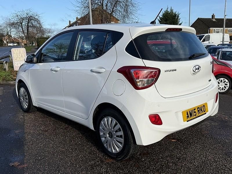 Used Hyundai i10 SE 2015 White Hatchback