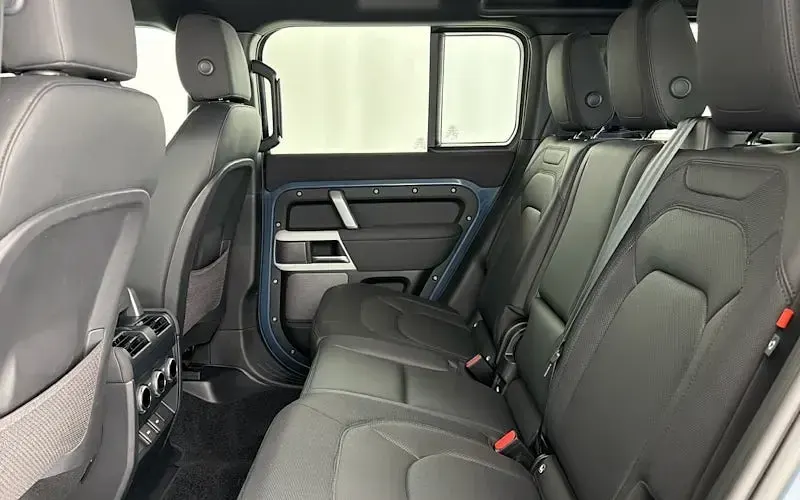 Used Land Rover Defender Dynamic 300 HP (220 kW) 2023 Blue SUV
