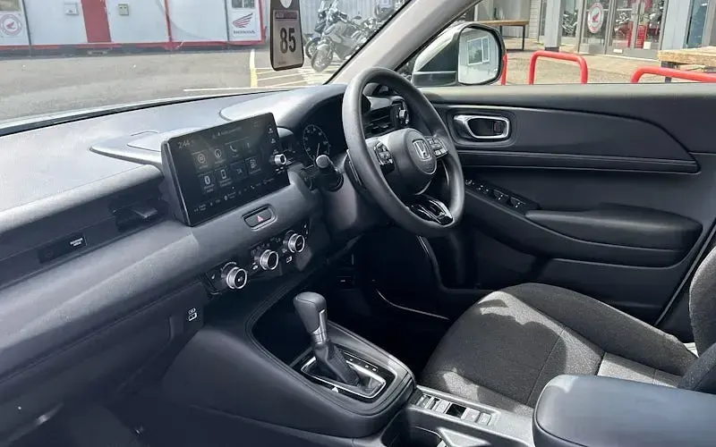 Used Honda HR-V Elegance 131 HP (96 kW) 2024 White SUV