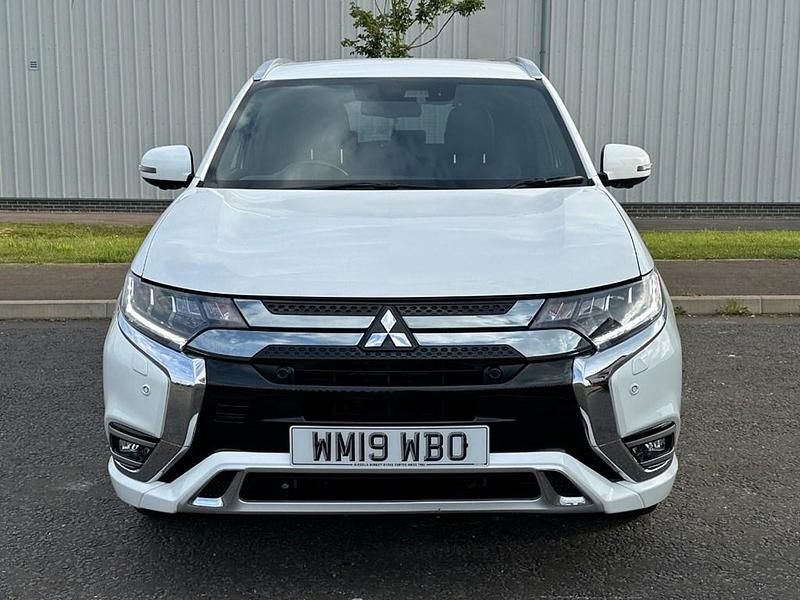 Used Mitsubishi Outlander P-HEV 206 HP (151 kW) 2019 White Estate