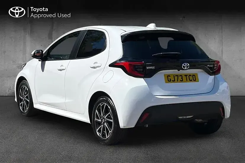 Used Toyota Yaris Design 116 HP (85 kW) 2023 Pure white Hatchback
