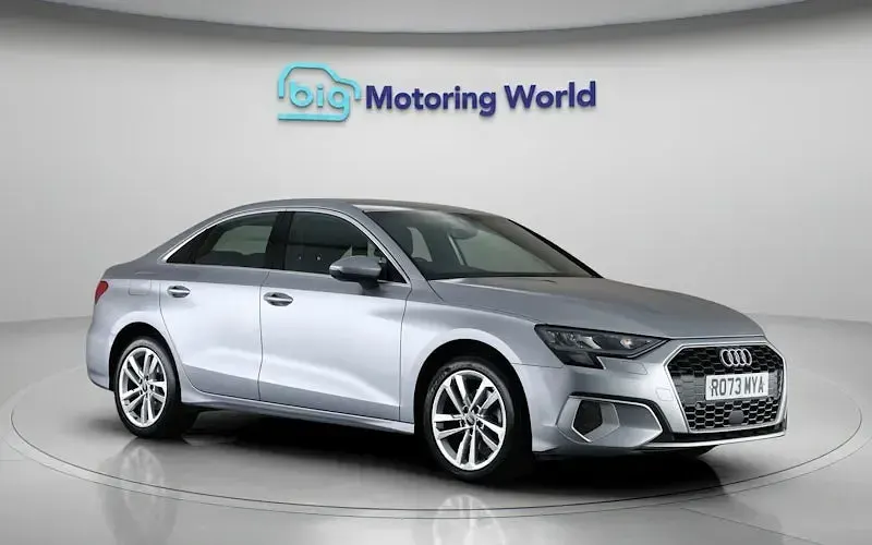 Begagnad Audi A3 Sport 150 HK (110 kW) 2023 Silver Sedan