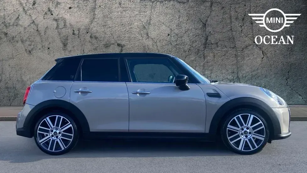 Begagnad Mini Cooper Exclusive 134 HK (98 kW) 2022 Grå Halvkombi