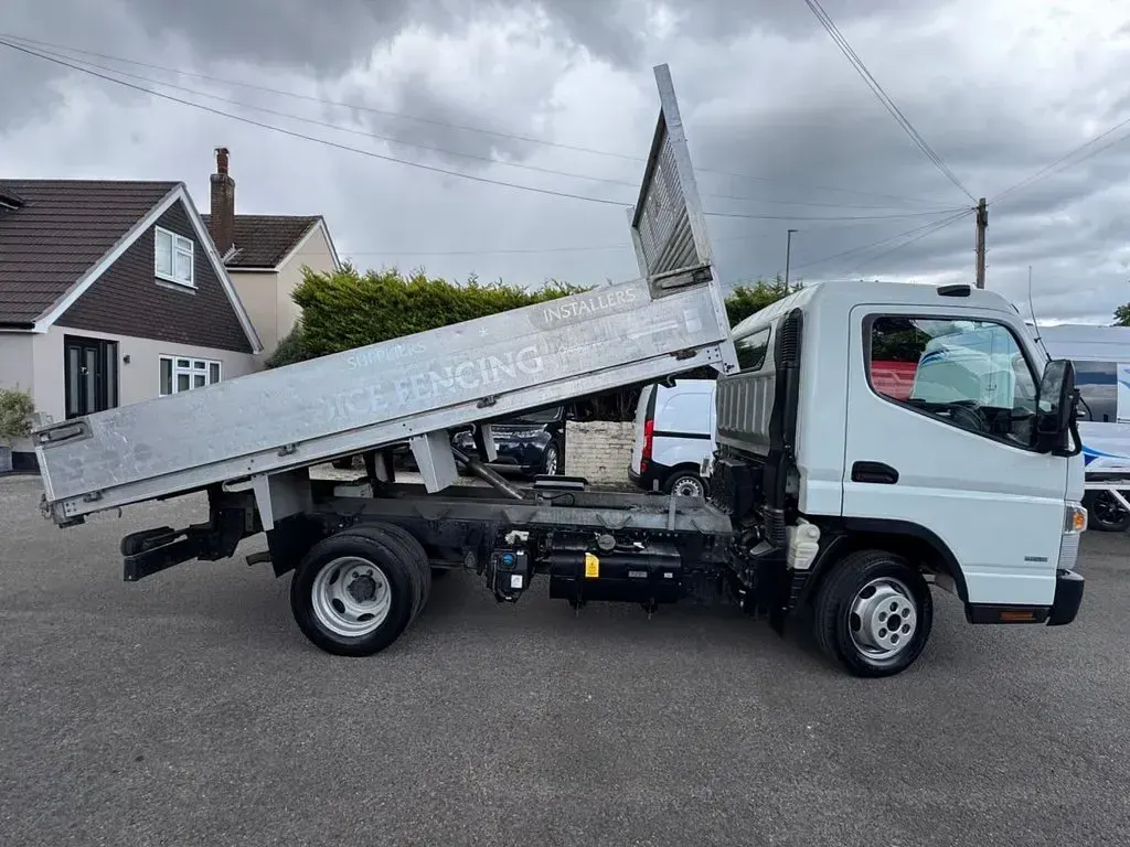 Used Mitsubishi Canter 130 HP (95 kW) 2022 White Cabriolet