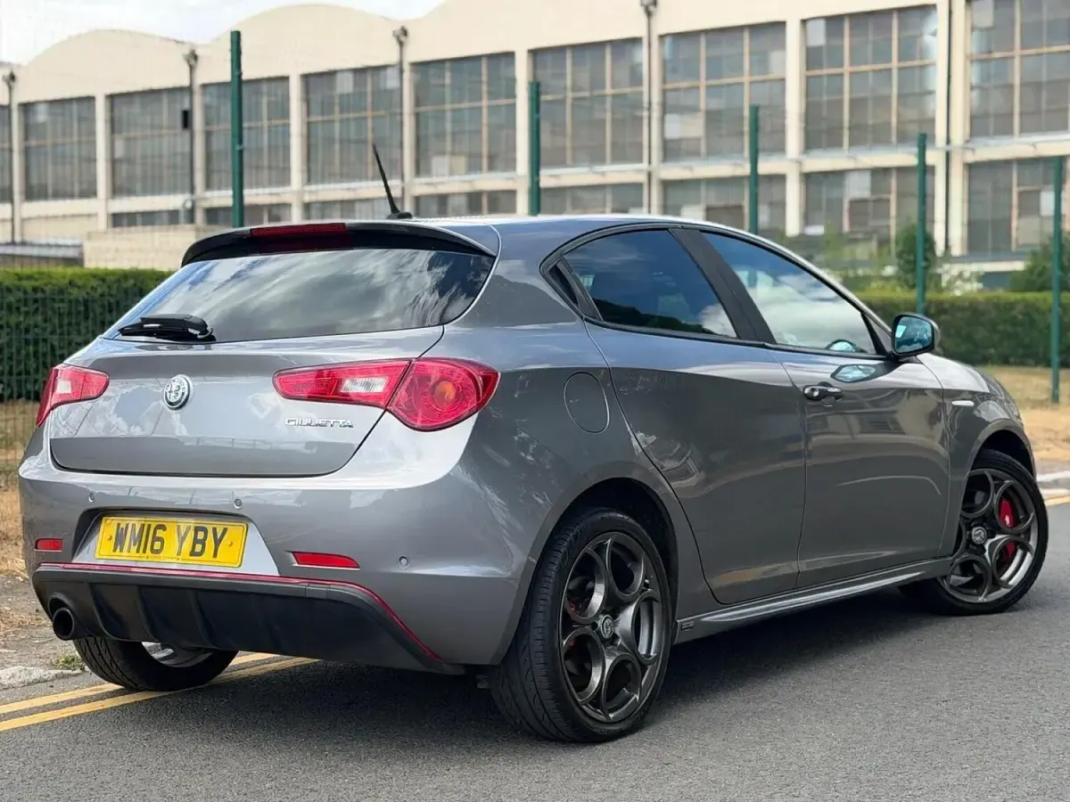 Used Alfa Romeo Giulietta Edizione Speciale 150 HP (110 kW) 2016 Grey Hatchback