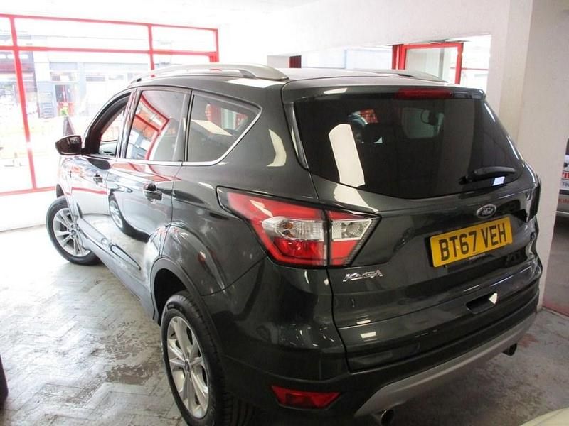 Used Ford Kuga Titanium 120 HP (88 kW) 2017 Green SUV