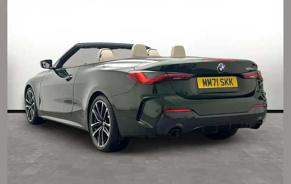 Usado BMW 420 M Sport 187 HP (137 kW) 2022 Verde Cabrios