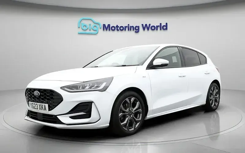 Used Ford Focus ST-Line 125 HP (91 kW) 2023 White Hatchback