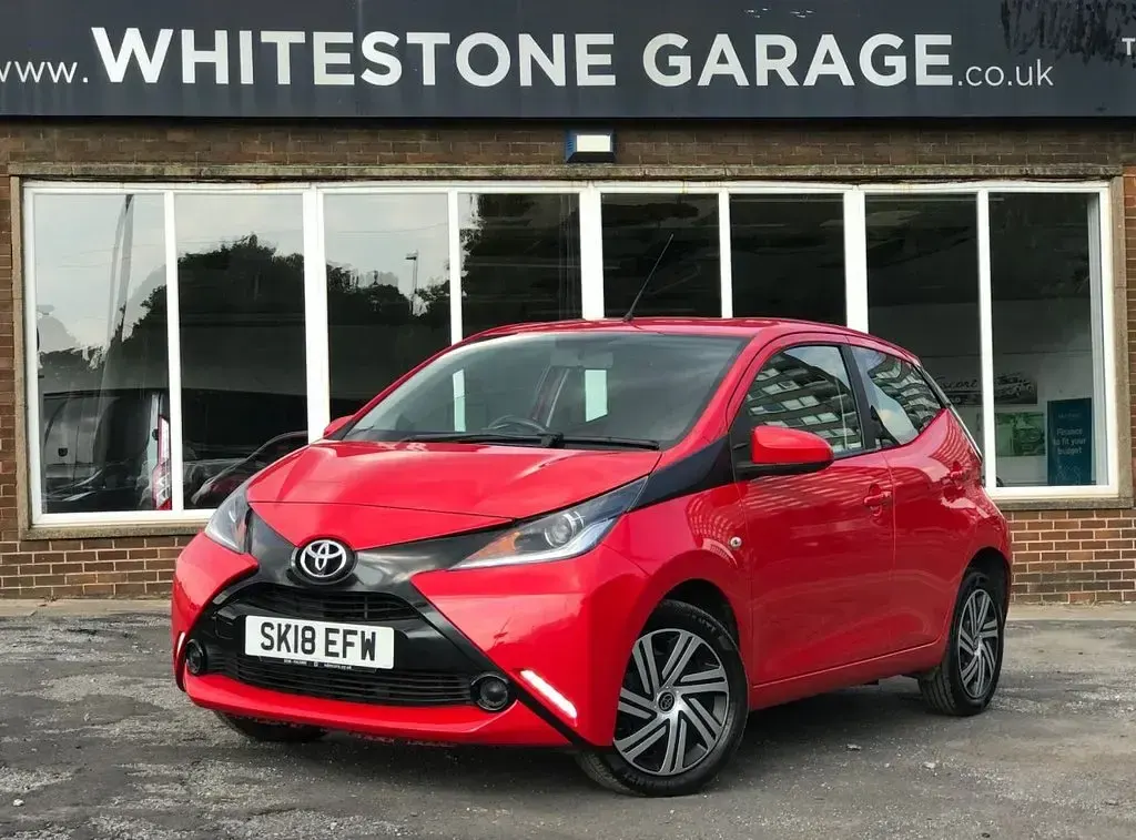 Used Toyota Aygo X-play 68 HP (50 kW) 2018 Red Hatchback