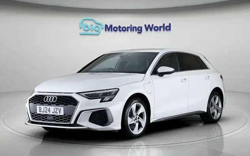 Used Audi A3 Sportback e-tron S-Line 204 HP (150 kW) 2024 White Hatchback