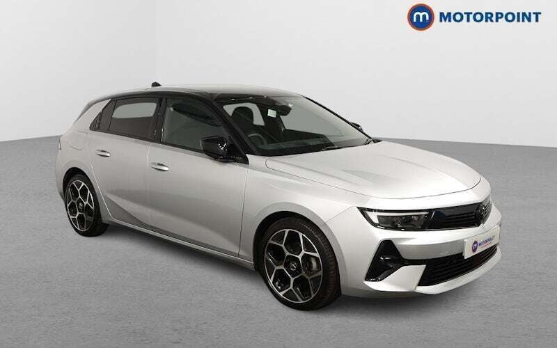 Used 2025 Vauxhall Astra Ultimate Hatchback | £19,099 (Good price) - Image 1/4