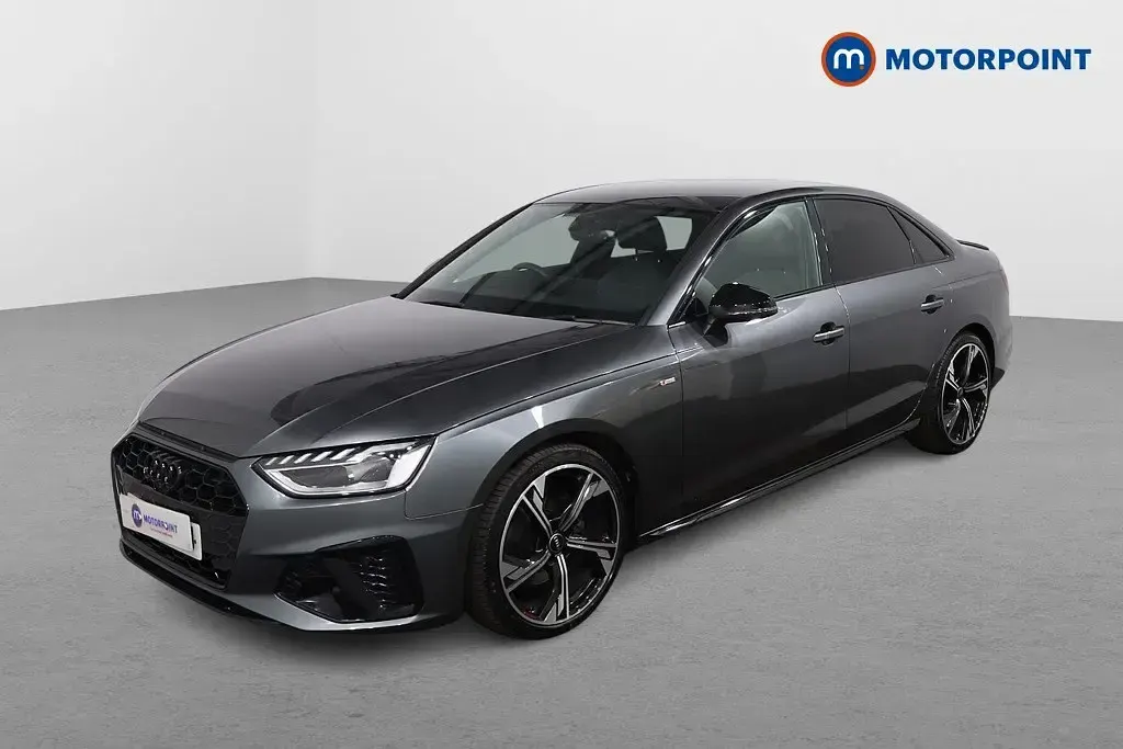 Begagnad Audi A4 Black Edition 2023 Grå Sedan