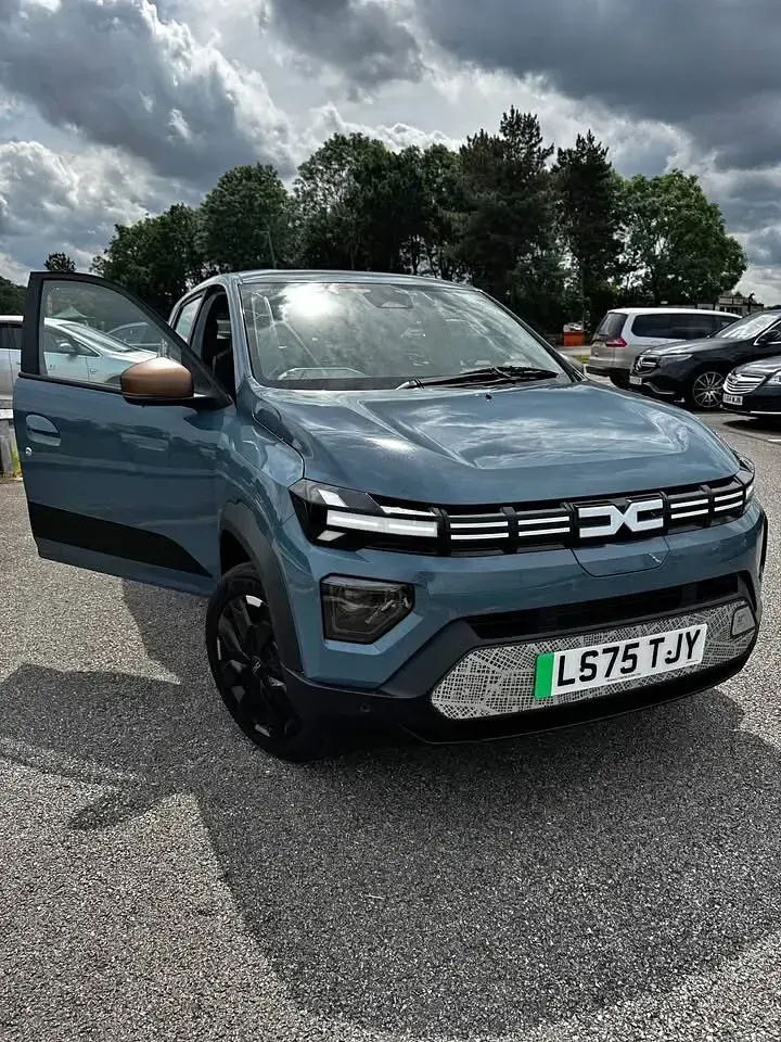 New Dacia Spring Extreme 47 kW (65 HP) 2025 Blue Hatchback