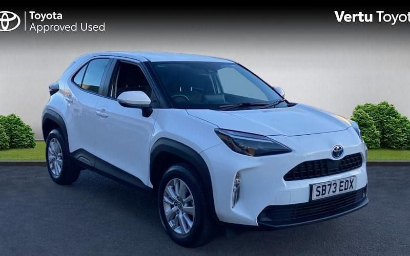 Used 2025 Toyota Yaris Hybrid Estate | £20,660 (Super price) - Image 1/4