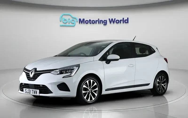 Used Renault Clio Iconic 140 HP (102 kW) 2021 White Hatchback