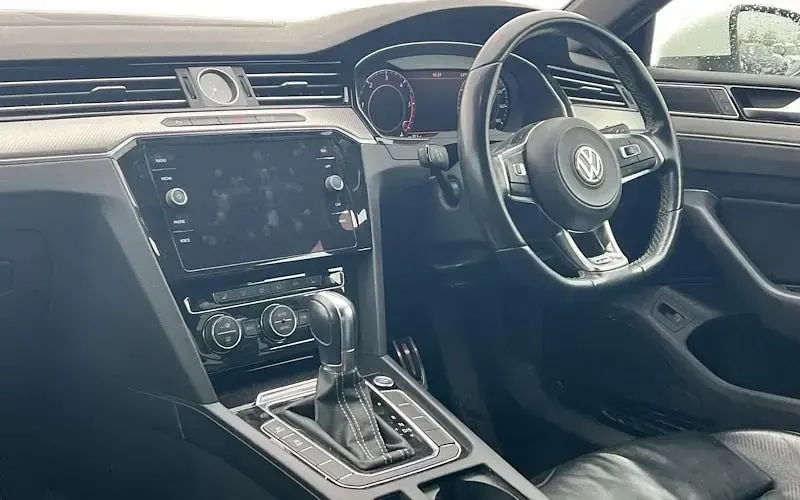 Used VW Arteon R-line 190 HP (139 kW) 2019 White Hatchback