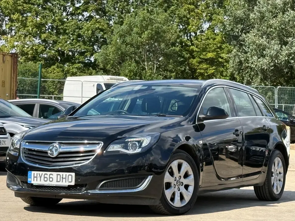 Used Vauxhall Insignia 134 HP (98 kW) 2016 Black Estate