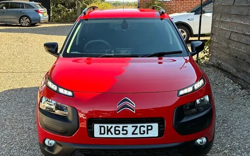 Used Citroën C4 Cactus Flair 99 HP (72 kW) 2015 Red Hatchback