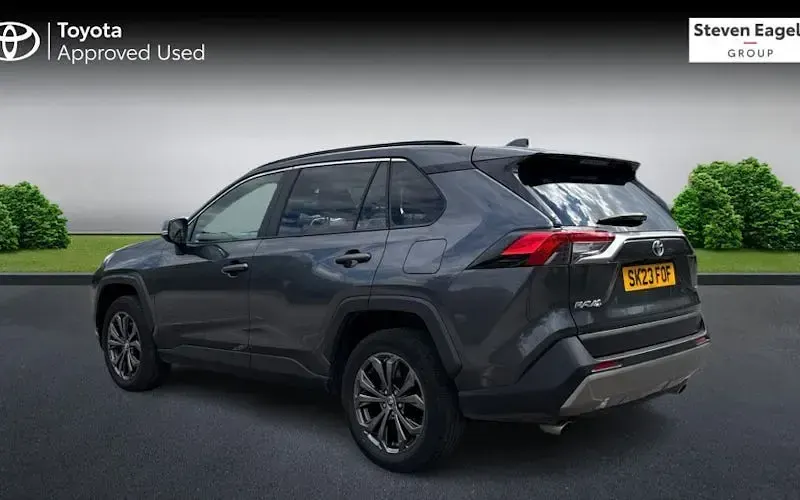 Usado Toyota RAV4 Design 218 HP (160 kW) 2025 SUV