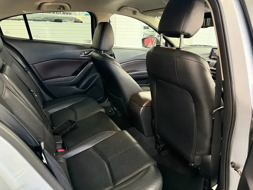 Used Mazda 3 Inclusive 2017 Silver Hatchback
