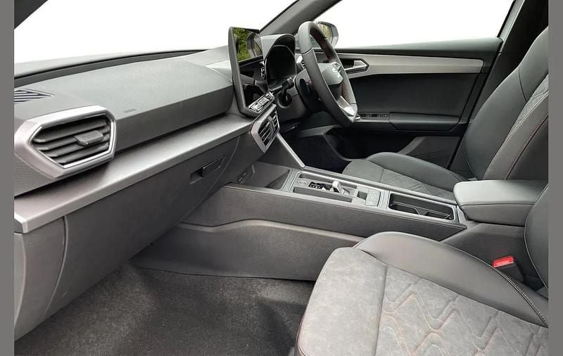 New Seat Leon FR Sport 147 HP (108 kW) 2025 White Hatchback