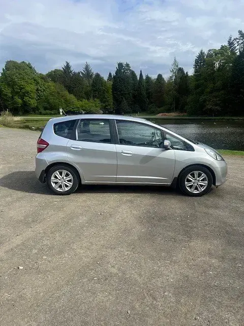 Używany Honda Jazz ES 99 KM (72 kW) 2013 Srebrny Hatchback