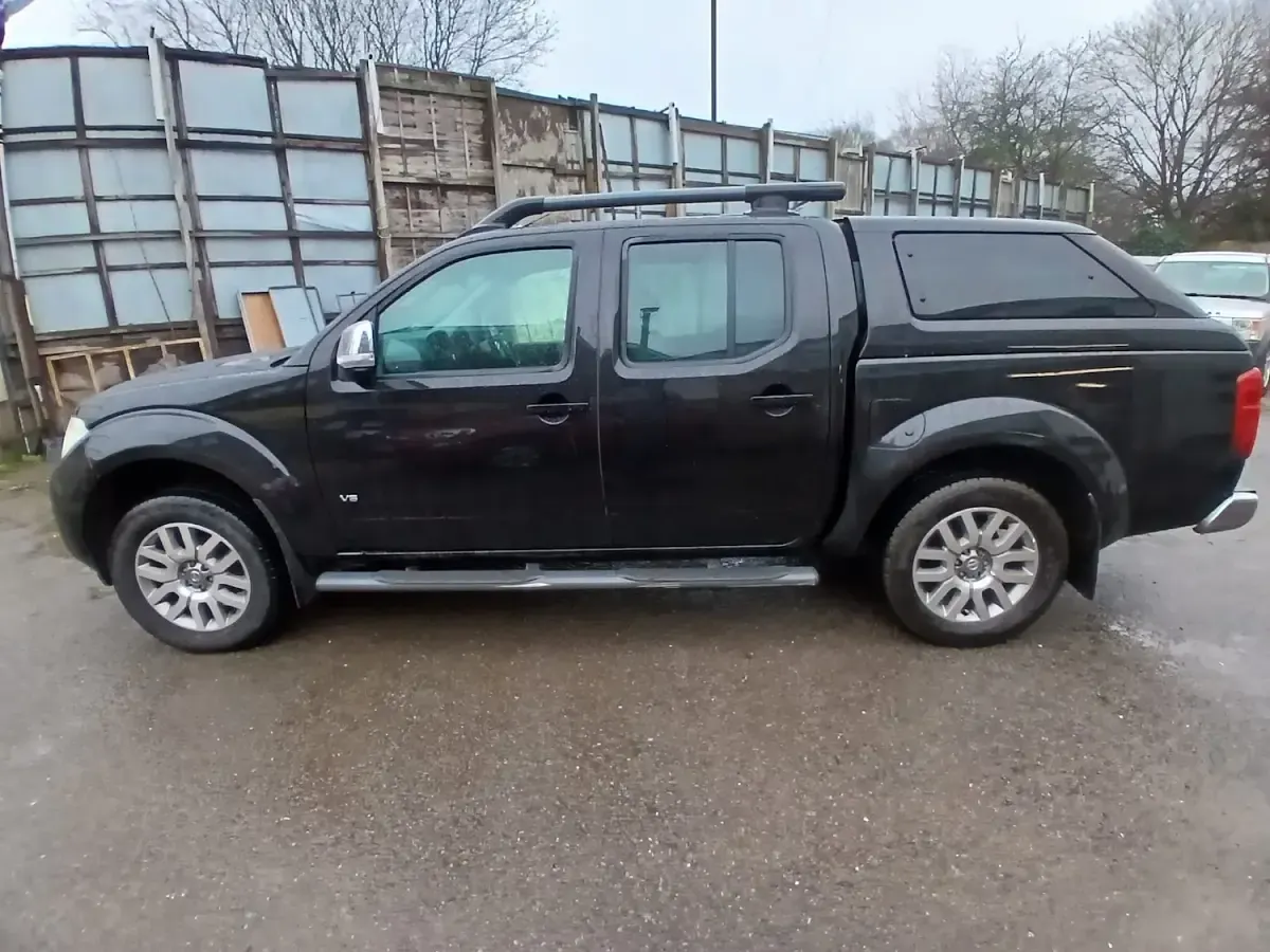 Usado Nissan Navara 231 CV (169 kW) 2013 Negro Pickup/Camioneta