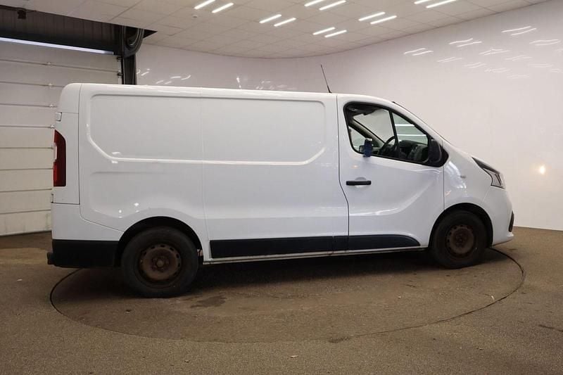 Used Renault Trafic Business 2015 White MPV