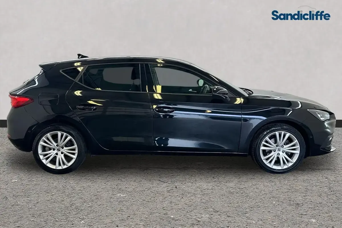 Used Seat Leon SE Dynamic 110 HP (80 kW) 2024 Black Hatchback