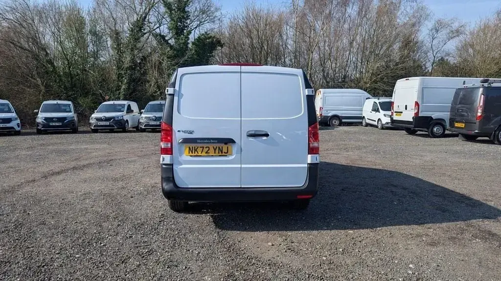 Begagnad Mercedes e-Vito Progressive 85 kW (116 HK) 2022 Vit Van