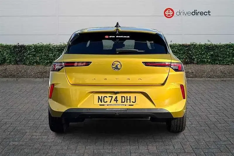 Begagnad Vauxhall Astra S 130 HK (95 kW) 2025 Gul Halvkombi