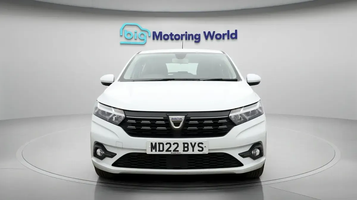 Used Dacia Sandero Comfort 90 HP (66 kW) 2022 White Hatchback