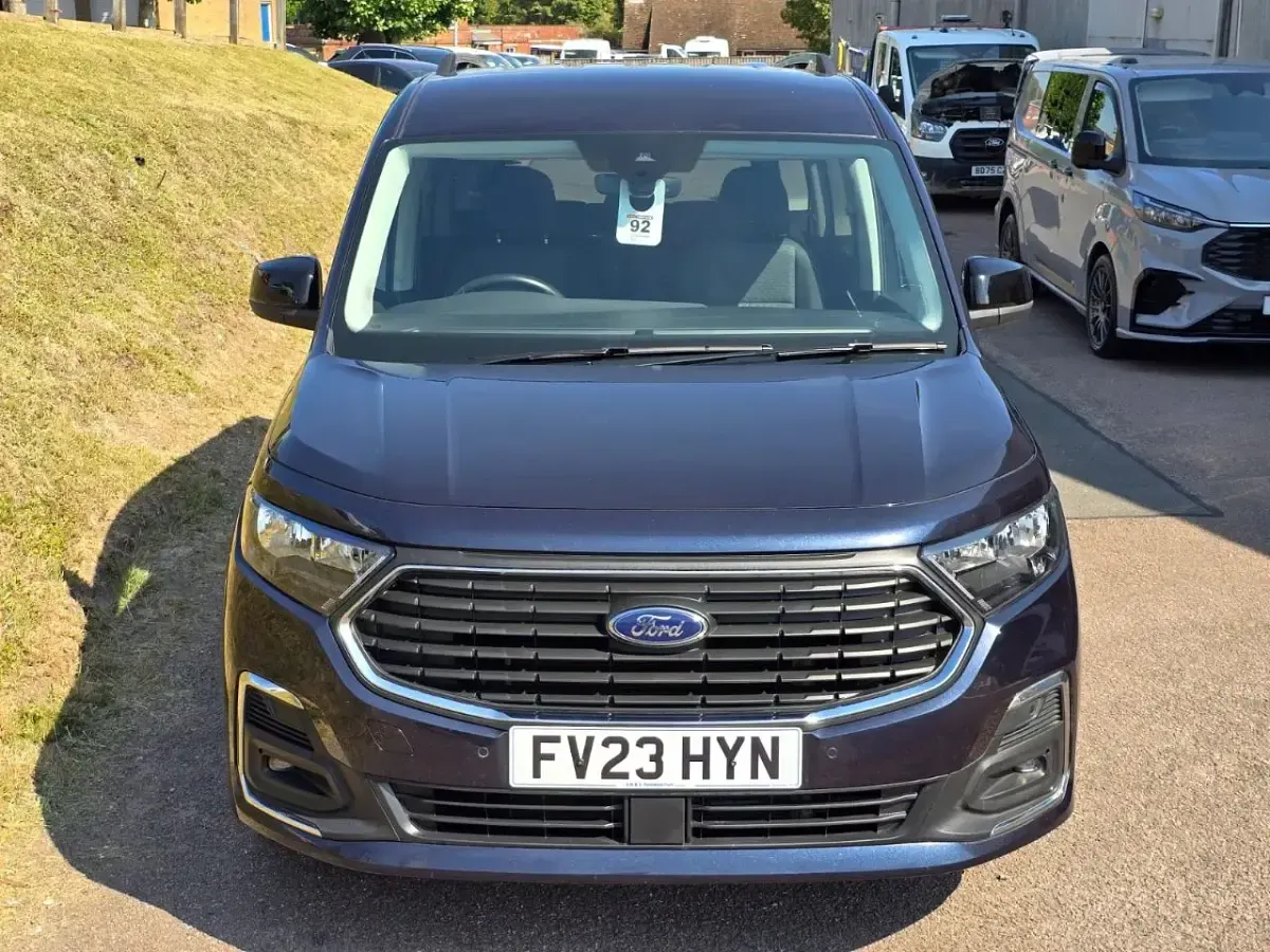 Used Ford Tourneo Connect Titanium 2023 Blue MPV