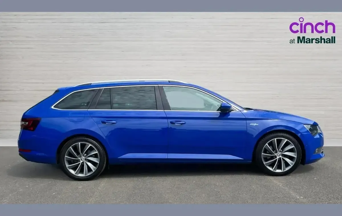 Used Skoda Superb 190 HP (139 kW) 2018 Blue Estate