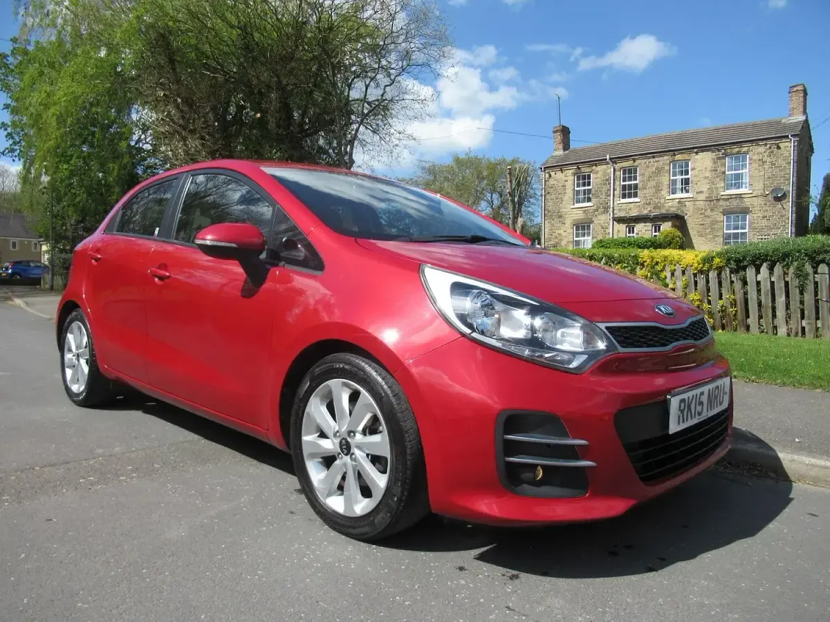 Used Kia Rio 109 HP (80 kW) 2015 Red Hatchback