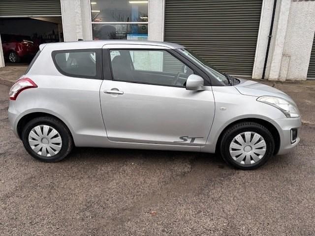Begagnad Suzuki Swift 2015 Silver Halvkombi