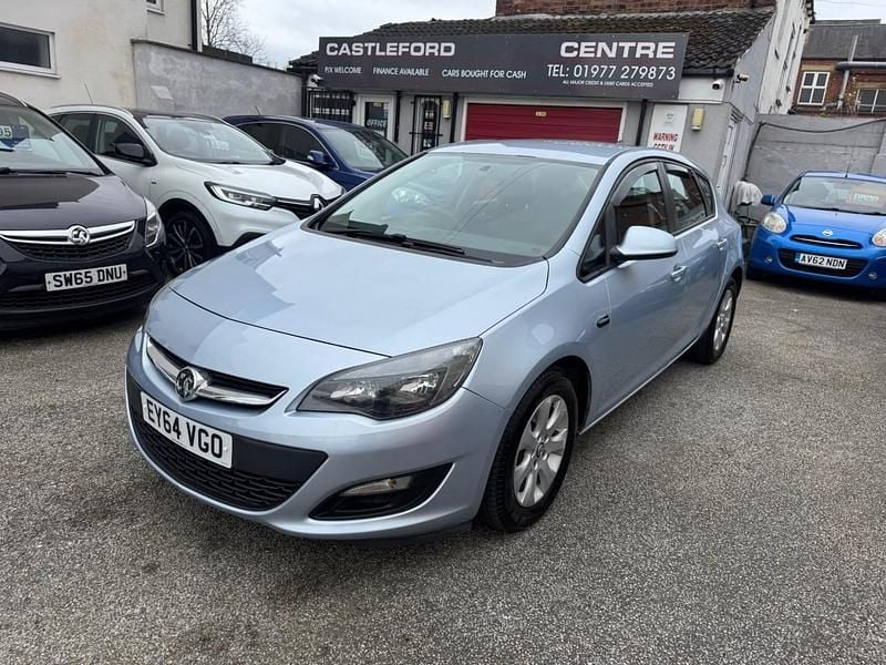 Used Vauxhall Astra Design Edition 130 HP (95 kW) 2014 Silver Hatchback