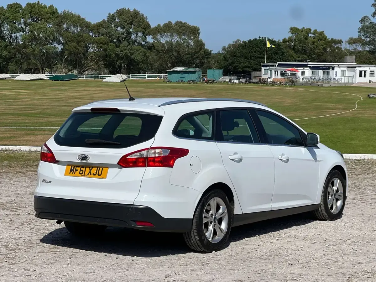 Used Ford Focus Zetec 2011 White Estate