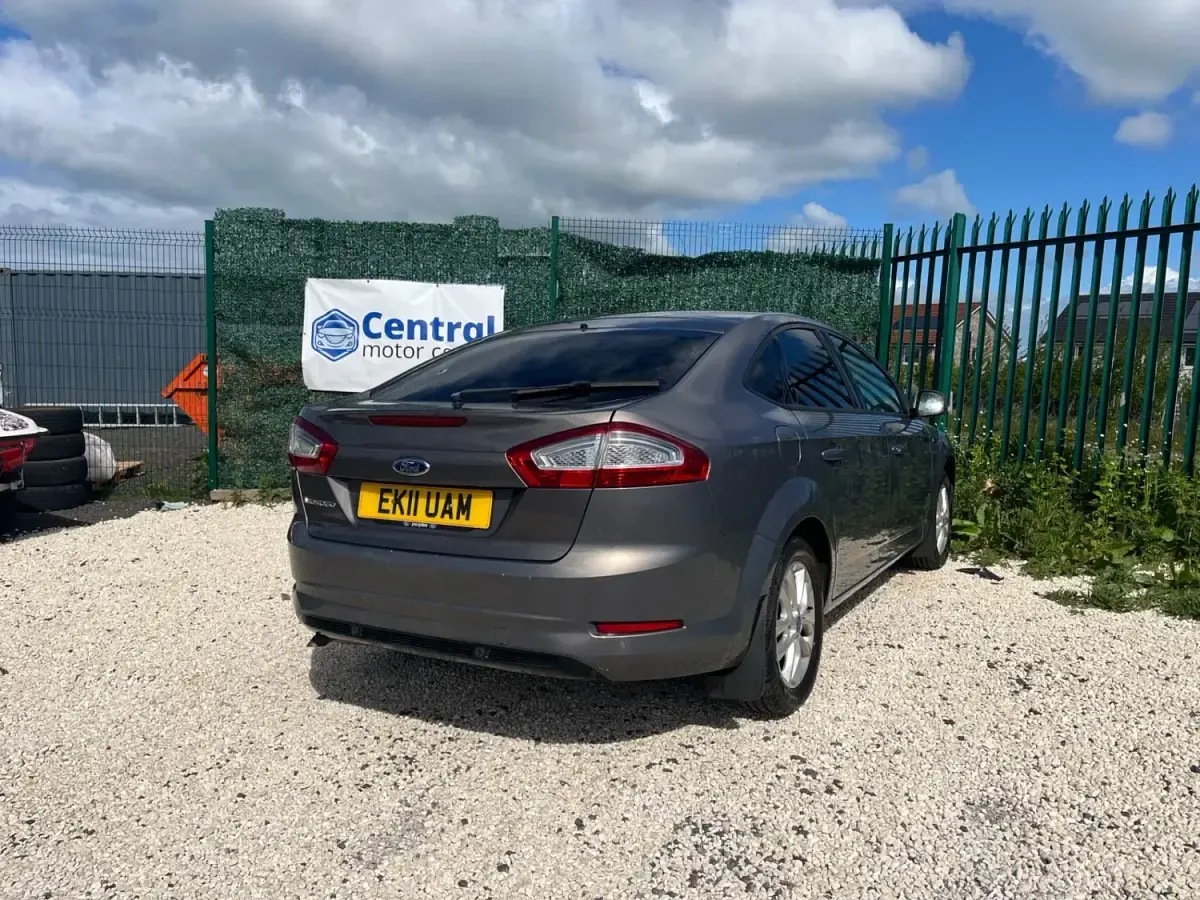 Käytetty Ford Mondeo Zetec 2011 Ruskea Viistoperä