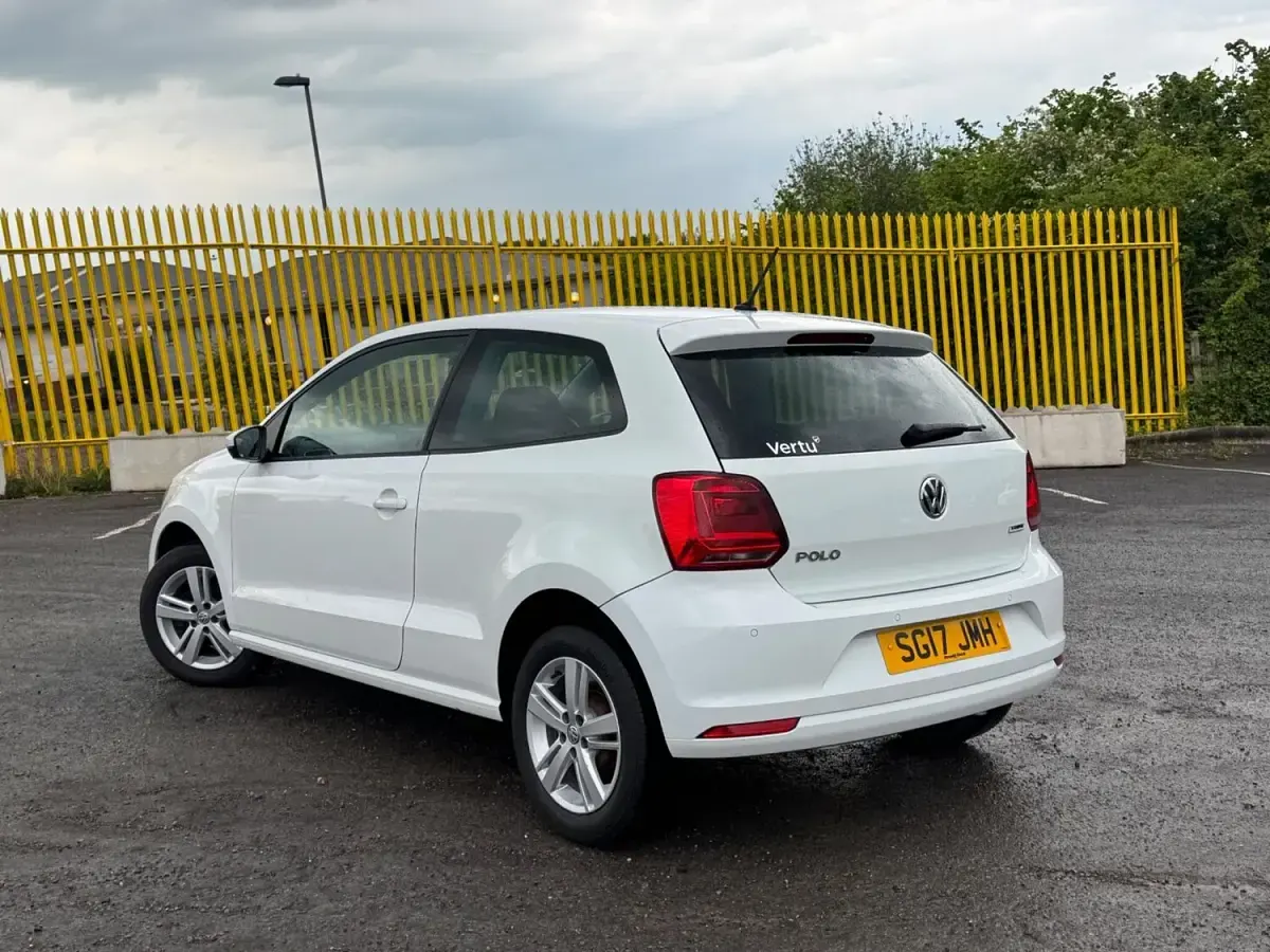 Used VW Polo Edition 60 HP (44 kW) 2017 White Hatchback