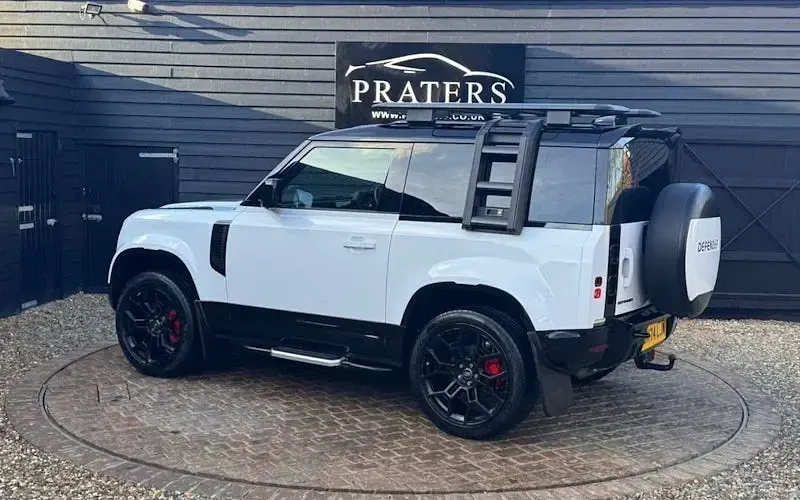 Used Land Rover Defender HSE Dynamic 249 HP (183 kW) 2025 SUV