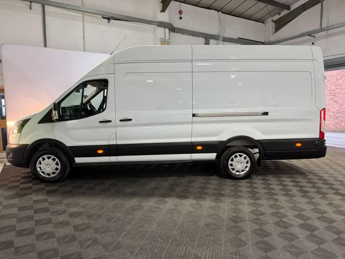 Begagnad Ford Transit Trend 130 HK (95 kW) 2024 Vit Van
