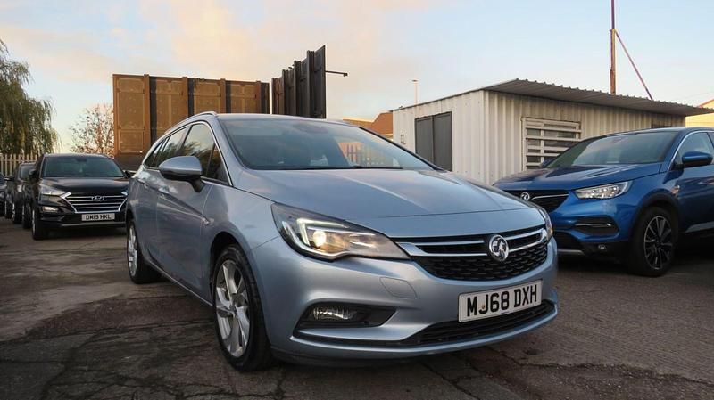 Silver Used 2018 Vauxhall Astra SRi Estate | £6,595 (Good price) - Image 1/4