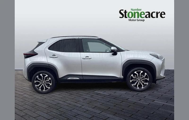 Used Toyota Yaris Cross Design 113 HP (83 kW) 2023 Silver SUV